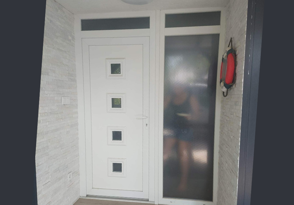Balatonfenyves,Bejárati ajtó csere fix oldalvilágítóval